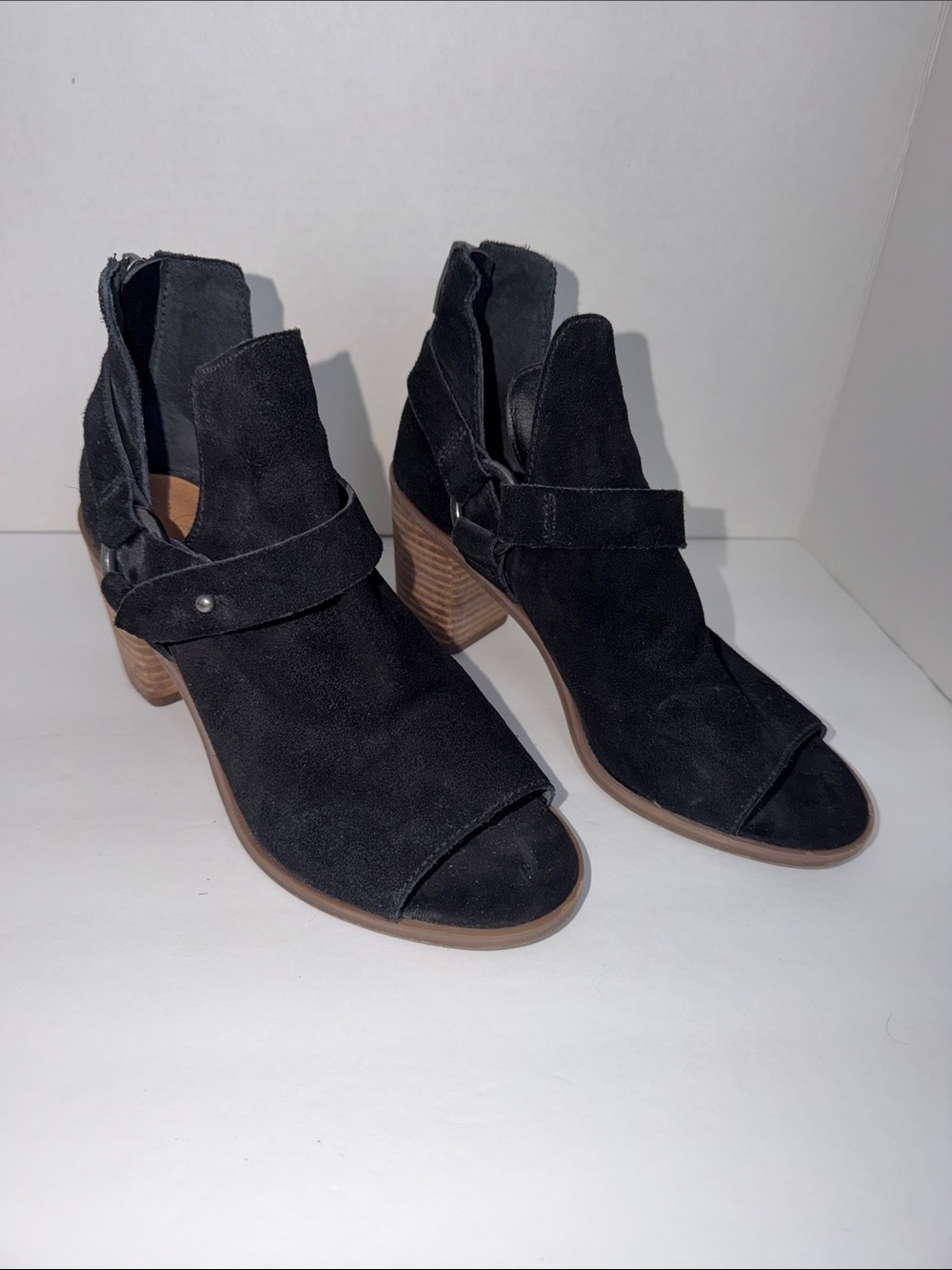 Black Suede Open-Toe Women's Ankle Sandals-Sz 6